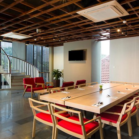 Up-Peak Hotel Simpang Lima Semarang Formerly Ha-Ka Simpanglima Hotel เซอมารัง ภายนอก รูปภาพ