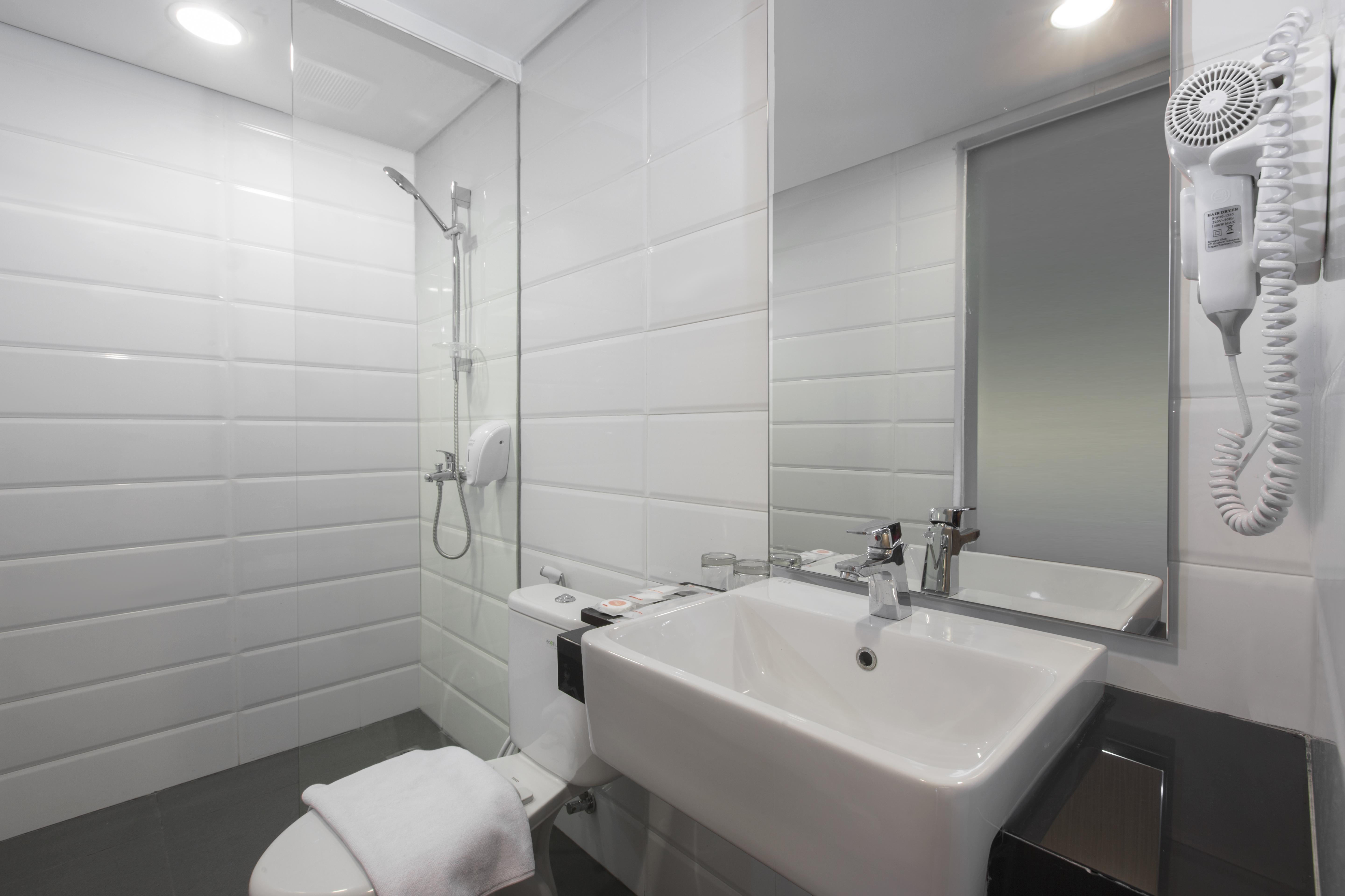 Up-Peak Hotel Simpang Lima Semarang Formerly Ha-Ka Simpanglima Hotel เซอมารัง ภายนอก รูปภาพ