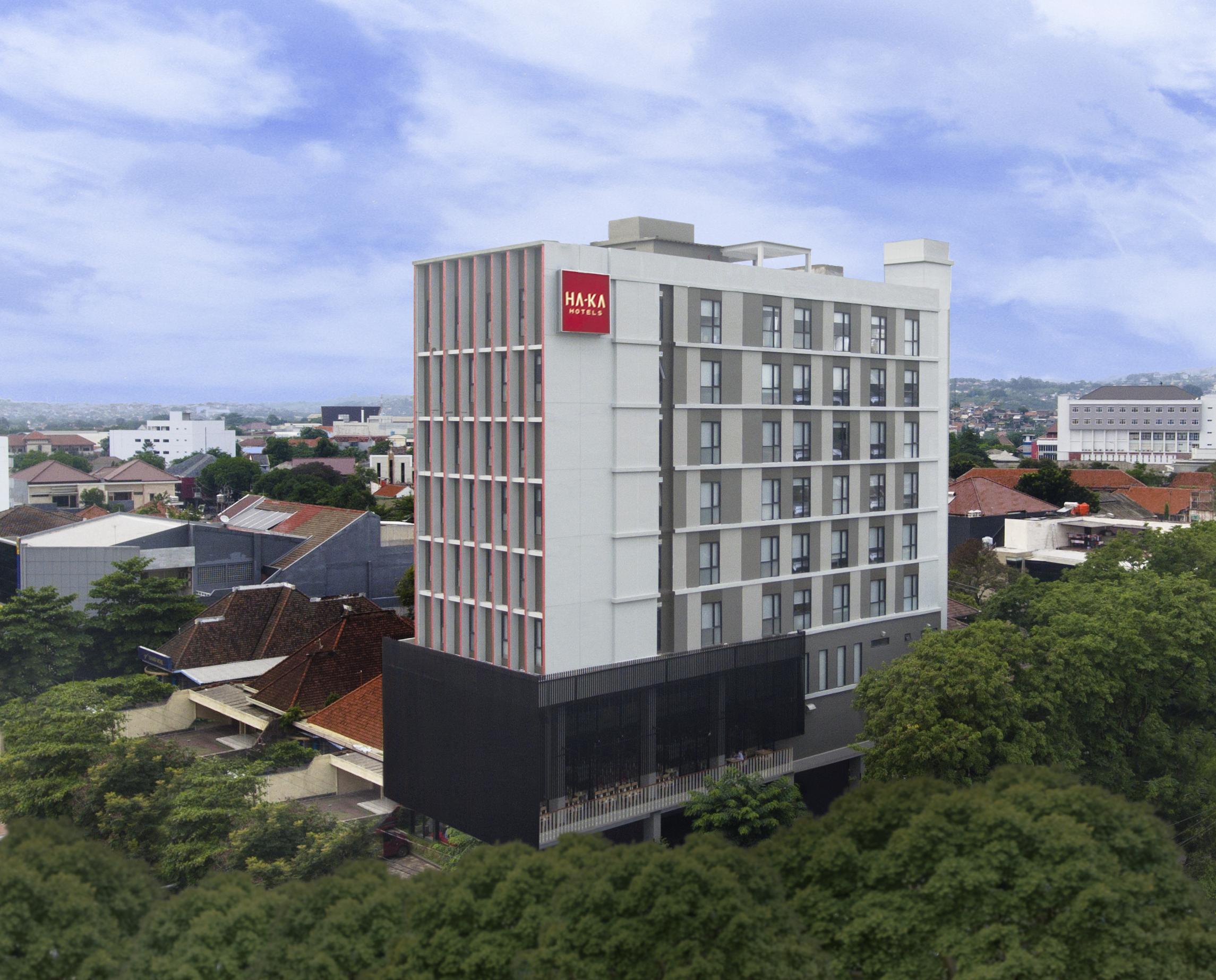 Up-Peak Hotel Simpang Lima Semarang Formerly Ha-Ka Simpanglima Hotel เซอมารัง ภายนอก รูปภาพ