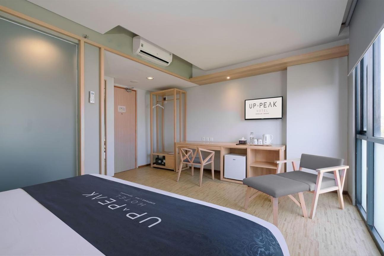 Up-Peak Hotel Simpang Lima Semarang Formerly Ha-Ka Simpanglima Hotel เซอมารัง ภายนอก รูปภาพ
