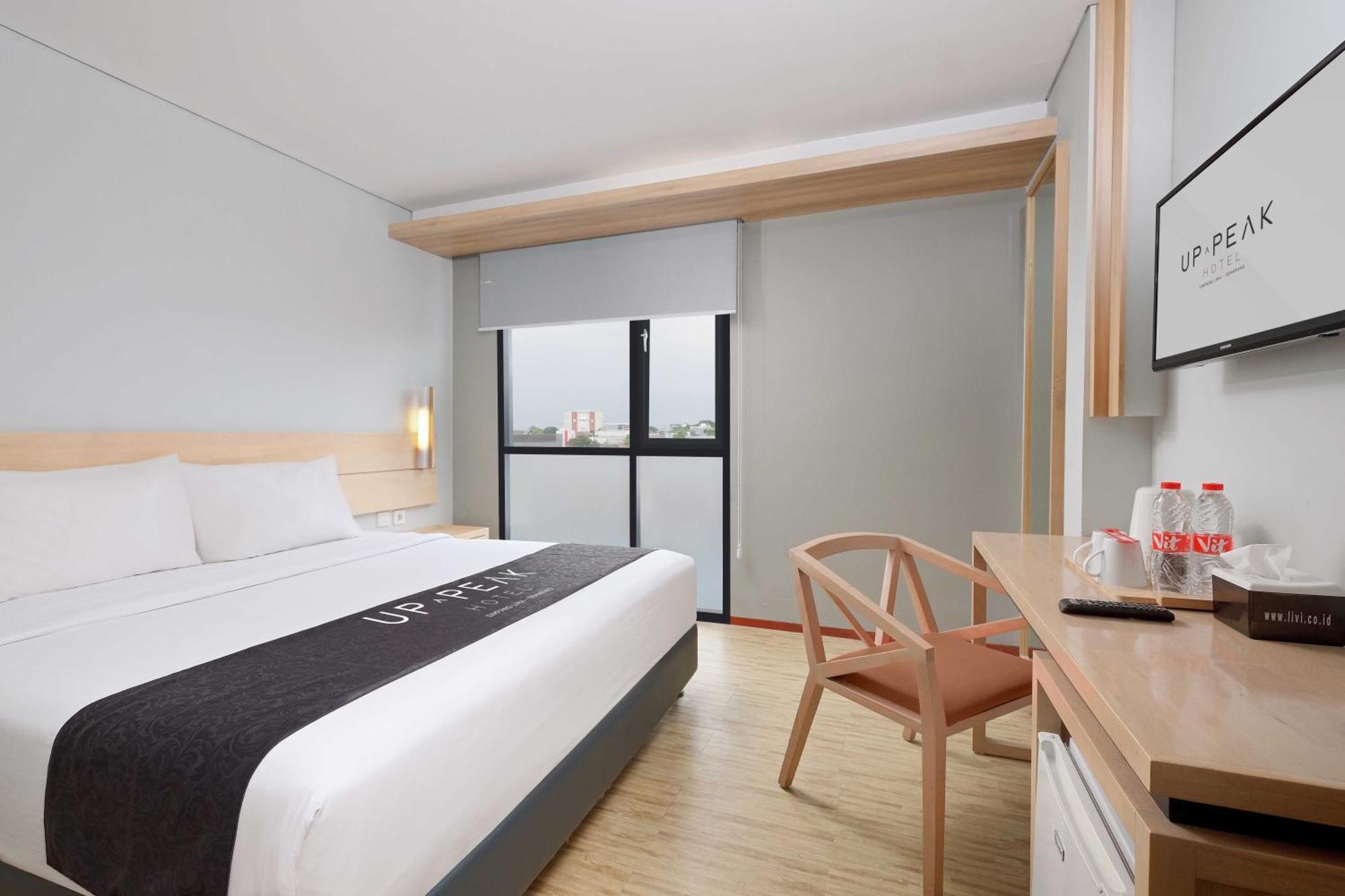 Up-Peak Hotel Simpang Lima Semarang Formerly Ha-Ka Simpanglima Hotel เซอมารัง ภายนอก รูปภาพ