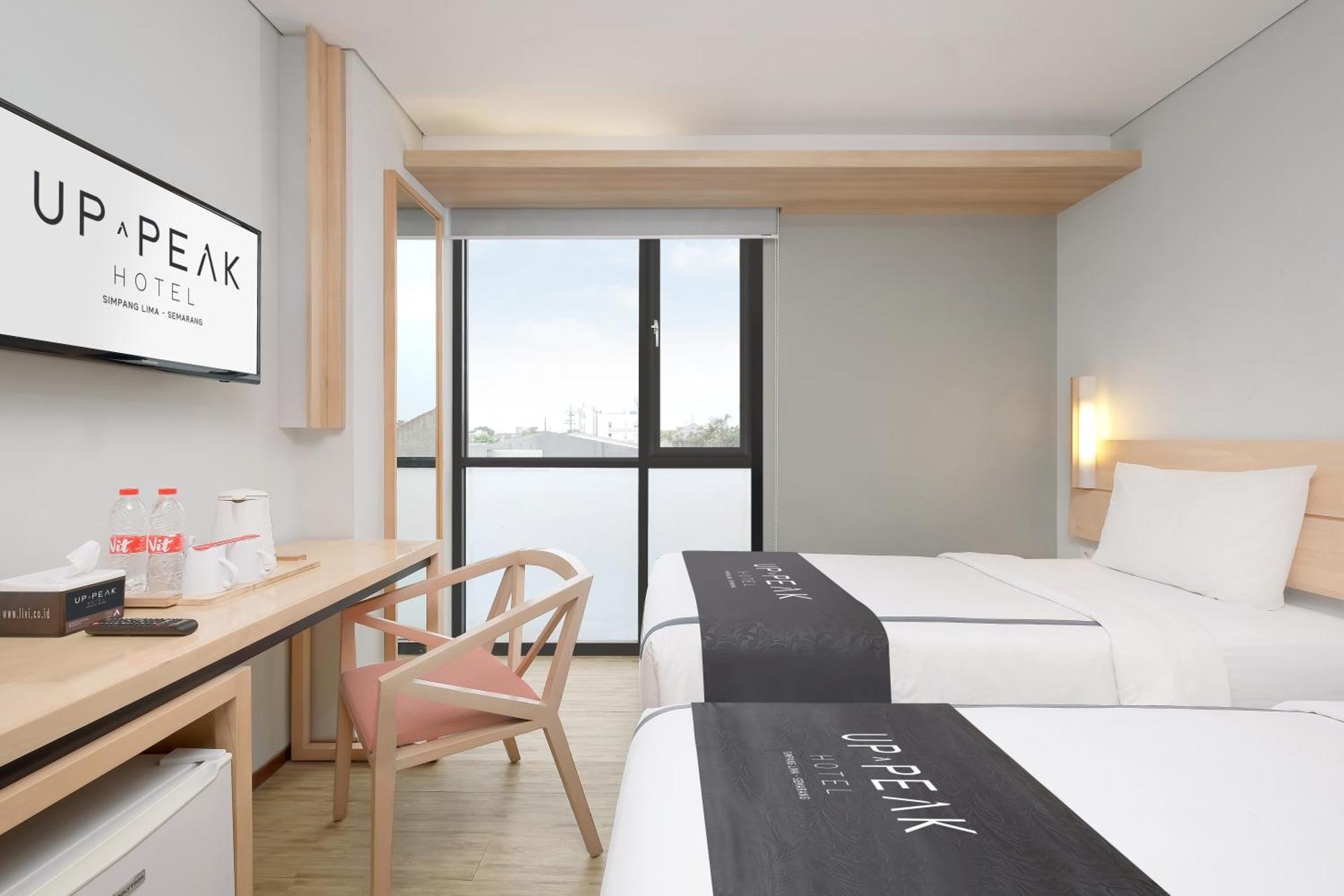 Up-Peak Hotel Simpang Lima Semarang Formerly Ha-Ka Simpanglima Hotel เซอมารัง ภายนอก รูปภาพ