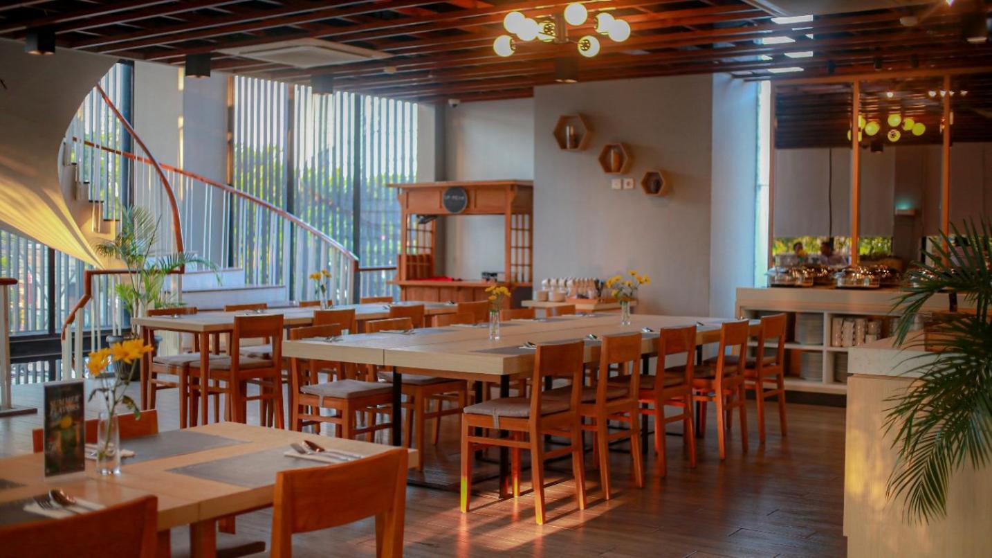 Up-Peak Hotel Simpang Lima Semarang Formerly Ha-Ka Simpanglima Hotel เซอมารัง ภายนอก รูปภาพ